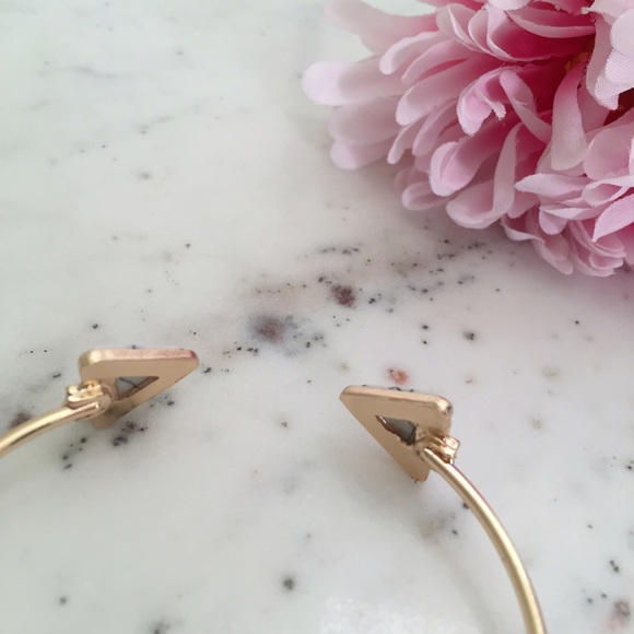 🆑 "Lucy" Bracelet || White Marble Triangle - Picture 3 of 7